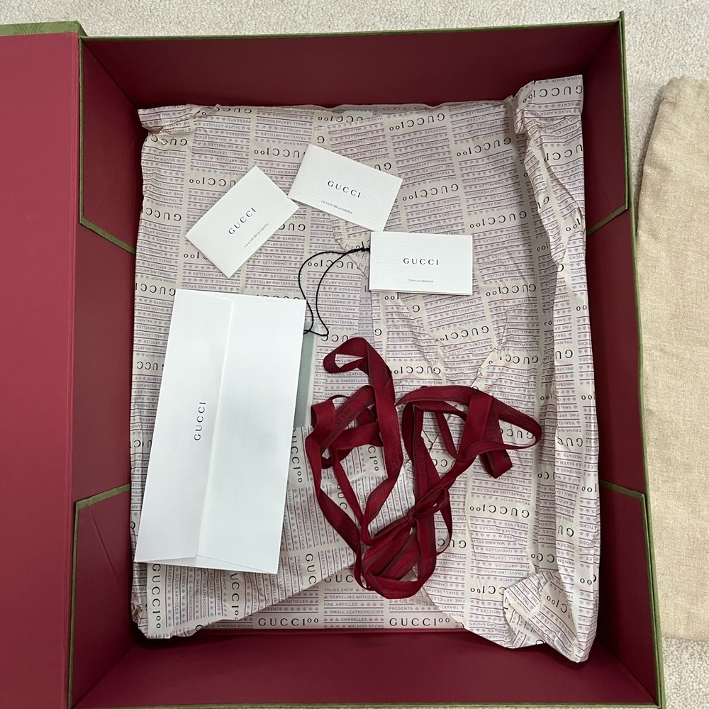 Authentic Gucci - Picture 3 of 4
